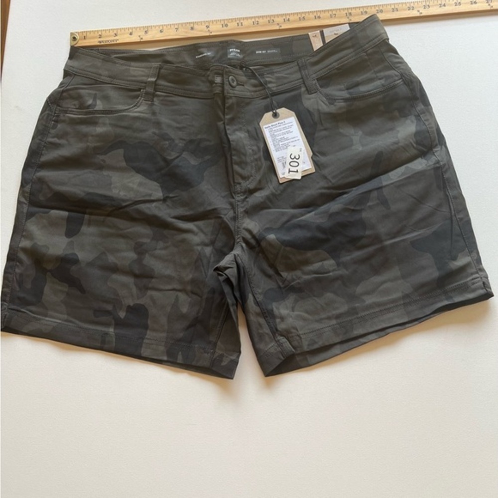 NWT Prana Women's Halle Short Plus II‎ Size 20/7" Inseam Camo (D4)